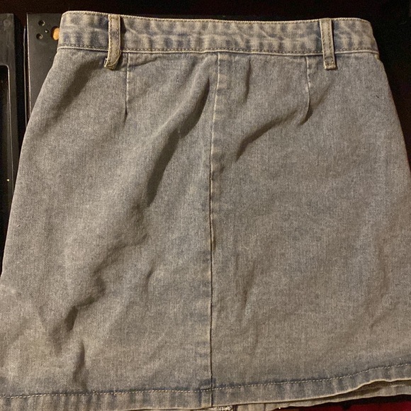 Jean skirt with colorful buttons - Picture 2 of 2